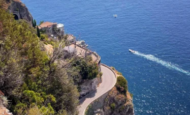 Shuttle bus from Naples to Positano, Praiano & Sorrento Hotels or viceversa